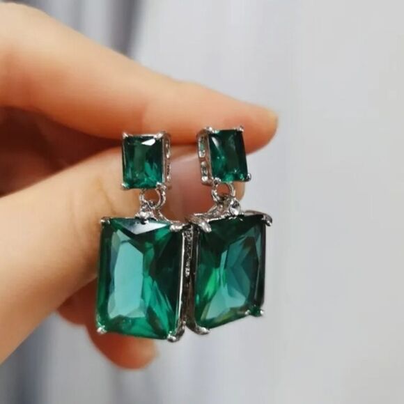 Large Silver Square Emerald Green Dangle Drop Earrings - Picture 2 of 4